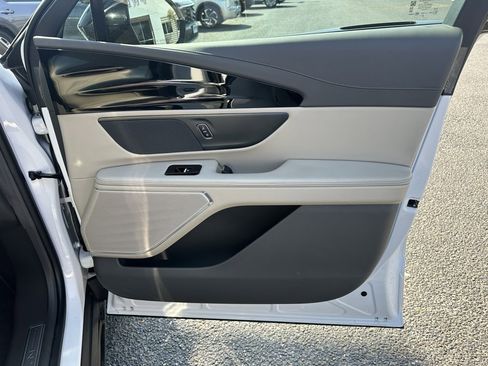 Used 2024 Lincoln Nautilus Premier image 21