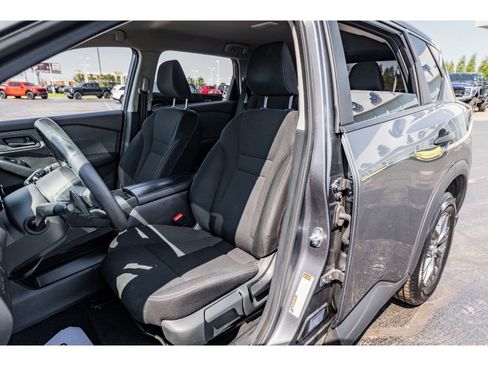 Used 2023 Nissan Rogue S image 8