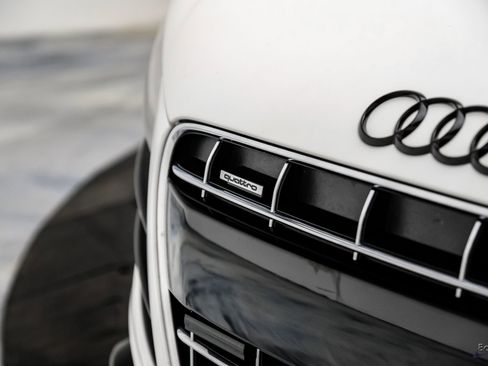 Used 2010 Audi R8 V10 image 38