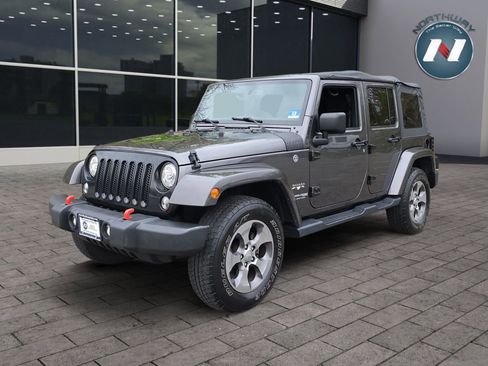 Used 2018 Jeep Wrangler Unlimited Sahara w/ Connectivity Group AWD/4WD image 1