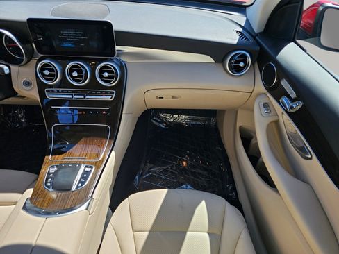 Used 2021 Mercedes-Benz GLC 300 4MATIC image 4