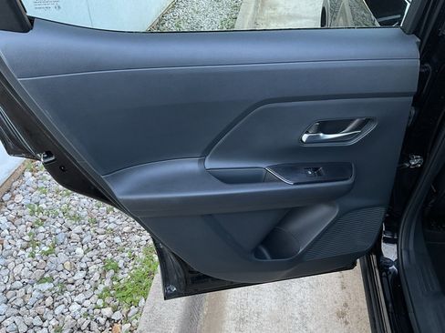 Used 2025 Nissan Kicks SV image 18