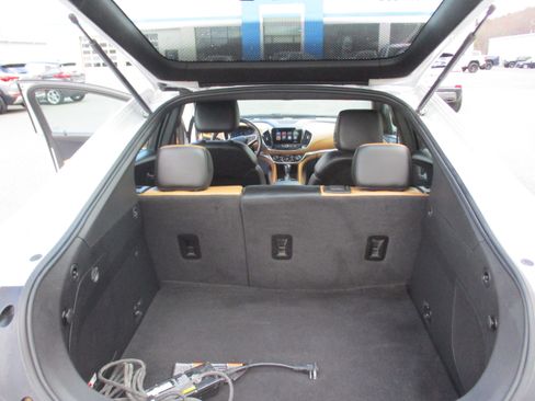 Used 2016 Chevrolet Volt Premier w/ Driver Confidence Package image 12