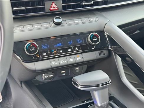 Certified 2025 Hyundai Elantra SEL FWD image 27