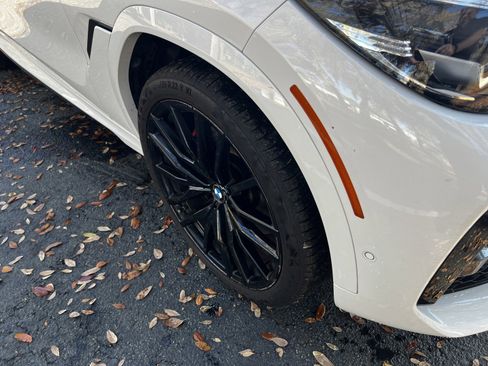 Used 2023 BMW X6 xDrive40i w/ M Sport Package image 11