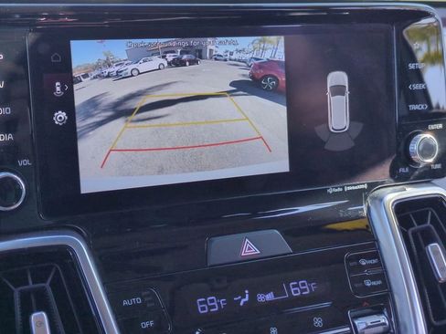 Certified 2022 Kia Sorento SX image 15