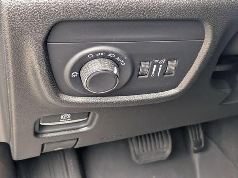 Used 2024 Jeep Grand Cherokee Altitude AWD/4WD image 15