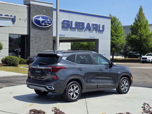 Used 2021 Kia Seltos EX AWD/4WD image 5