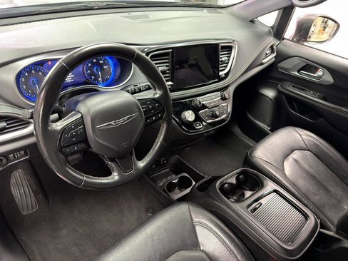 Used 2021 Chrysler Pacifica Touring-L w/ S Appearance Package FWD image 28