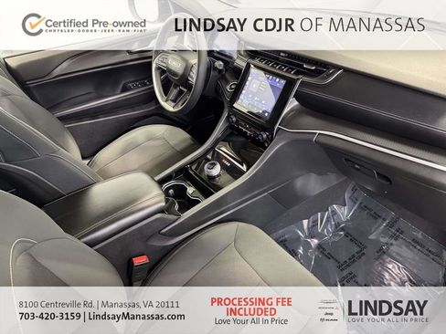 Used 2023 Jeep Grand Cherokee Laredo AWD/4WD image 15