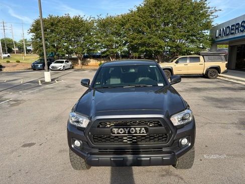 Used 2021 Toyota Tacoma TRD Off-Road w/ Technology Package AWD/4WD image 10