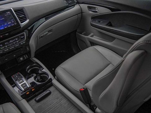 Used 2018 Honda Pilot Touring image 28