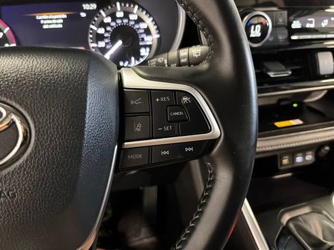 Used 2024 Toyota Highlander XLE AWD/4WD image 27