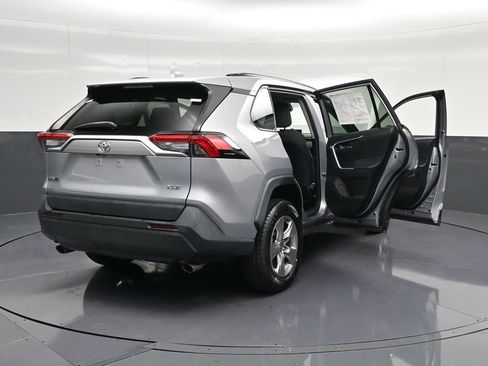 Used 2022 Toyota RAV4 XLE FWD image 40