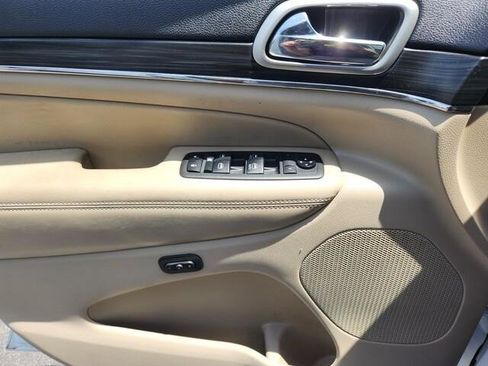 Used 2019 Jeep Grand Cherokee Limited image 12