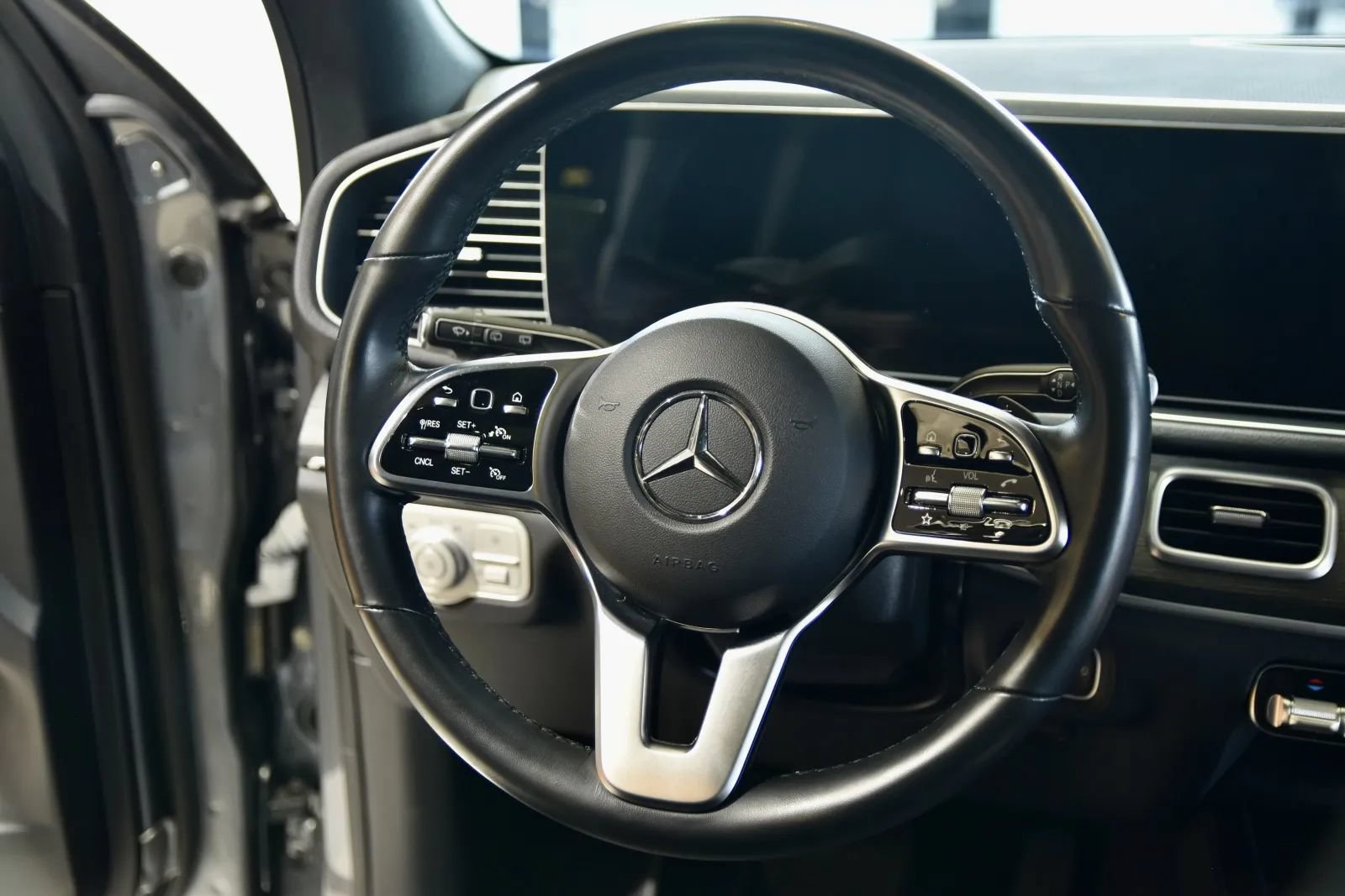 Used 2023 Mercedes-Benz GLE 350 4MATIC w/ Premium Package image 21