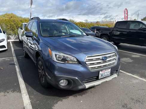 Used 2017 Subaru Outback 2.5i Limited image 1