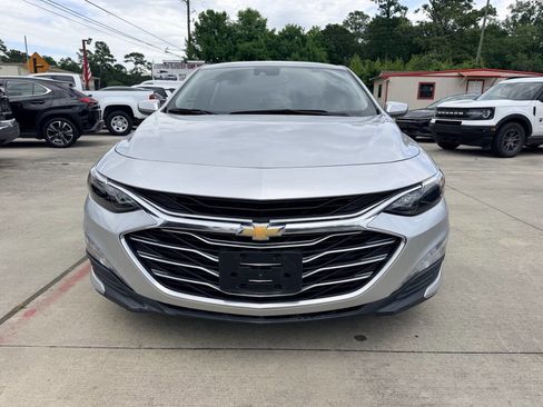 Used 2019 Chevrolet Malibu LT w/ Leather Package FWD image 3