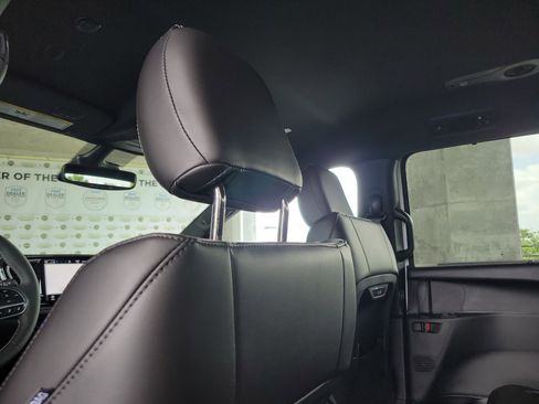 New 2026 Chrysler Pacifica Select image 10