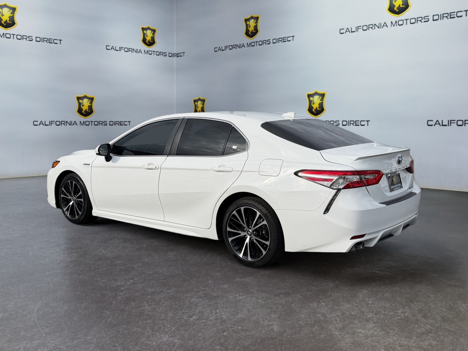 Used 2020 Toyota Camry SE w/ Carpet Mat Package FWD image 3