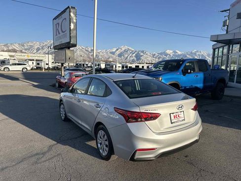 Used 2021 Hyundai Accent SE image 3