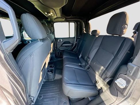 Used 2021 Jeep Gladiator Overland image 23