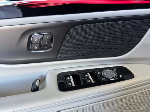 New 2026 Lincoln Nautilus Premier AWD/4WD image 8