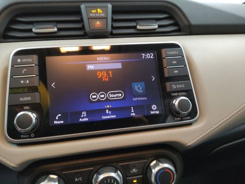 Used 2021 Nissan Versa SV image 25