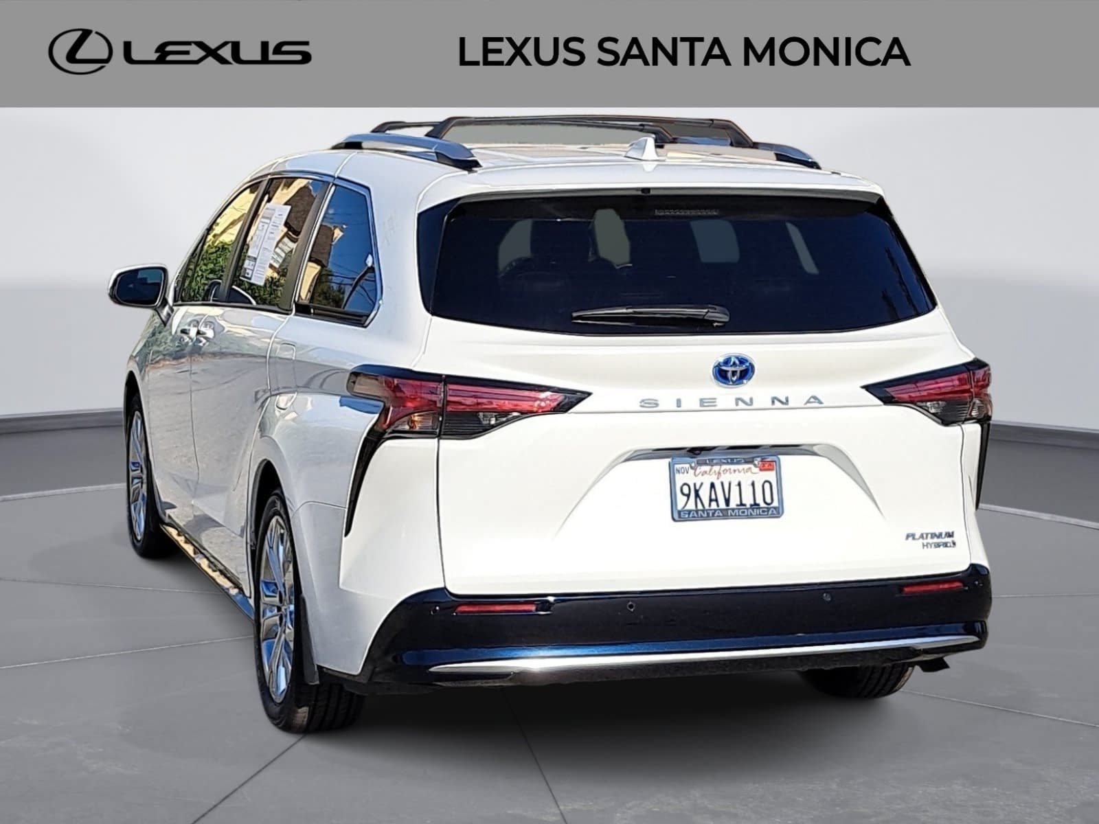 Used 2024 Toyota Sienna Platinum FWD image 7