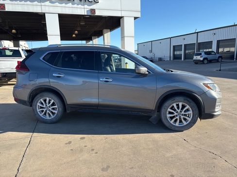 Used 2018 Nissan Rogue SV image 6