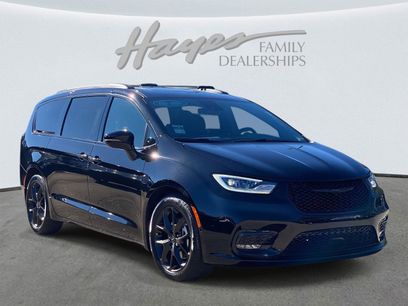 New 2026 Chrysler Pacifica Limited w/ S Appearance Package