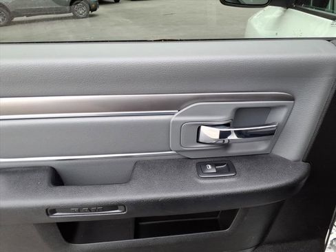 Used 2022 RAM 1500 Classic SLT image 9