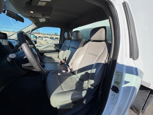 Used 2017 Ford F550 XL 2WD Reg Cab 193 WB 108 CA image 14