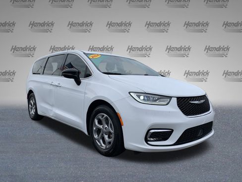 Used 2024 Chrysler Pacifica Limited image 2