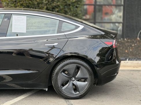 Used 2018 Tesla Model 3 image 11