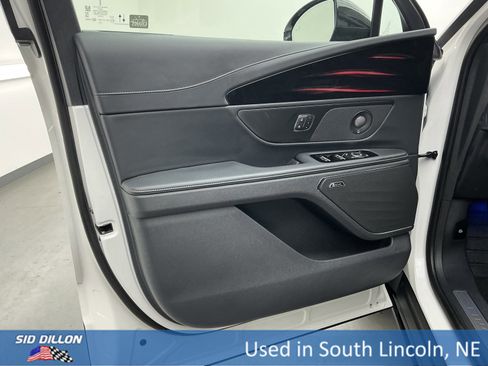 Used 2025 Lincoln Nautilus Reserve w/ Jet Appearance Package image 16