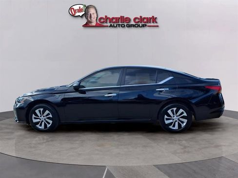 Used 2025 Nissan Altima 2.5 S image 2