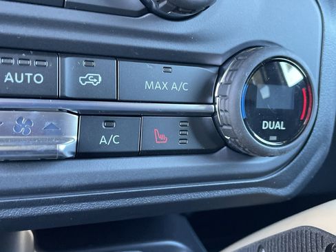 New 2025 Ford Bronco Badlands image 25