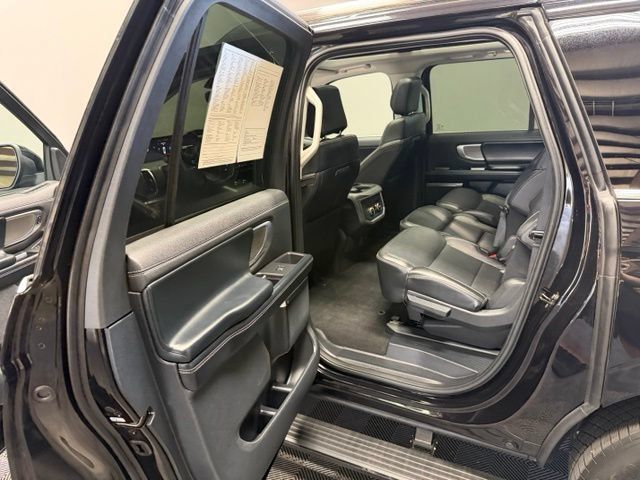 Used 2025 Ford Expedition Max Platinum AWD/4WD image 18
