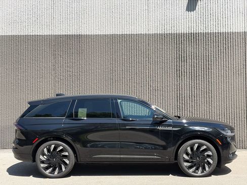 New 2026 Lincoln Nautilus Reserve w/ Jet Appearance Package AWD/4WD image 8