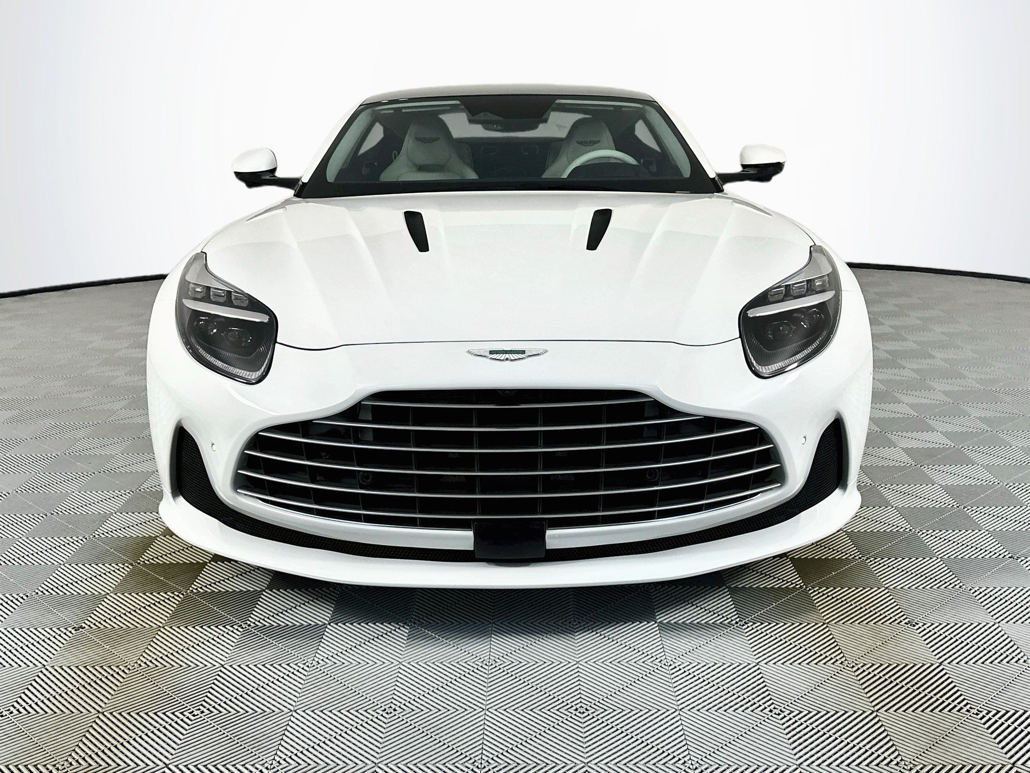 Used 2025 Aston Martin DB12 Coupe RWD image 7