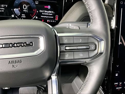 Used 2026 GMC Yukon XL Denali RWD image 11