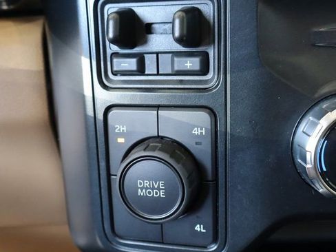 Used 2025 Ford F450 Lariat w/ Chrome Package image 46