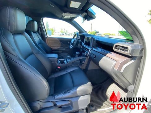 Used 2025 Toyota Tacoma TRD Sport AWD/4WD image 15
