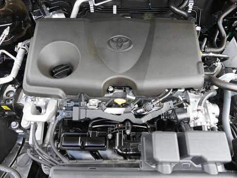 Used 2024 Toyota RAV4 XLE FWD image 27