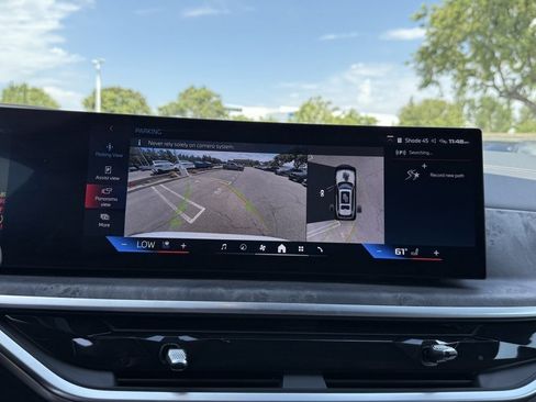 Used 2025 BMW X7 M60i w/ Climate Comfort Package image 29