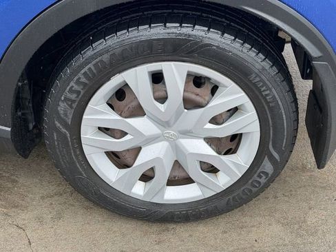 Used 2019 Toyota C-HR LE FWD image 8