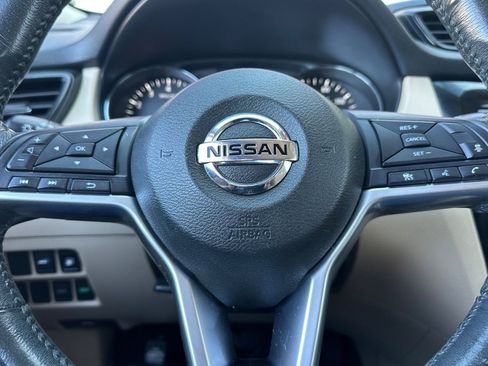 Used 2018 Nissan Rogue SV w/ Premium Package FWD image 23