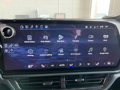 Used 2025 Chevrolet Equinox EV RS FWD image 22