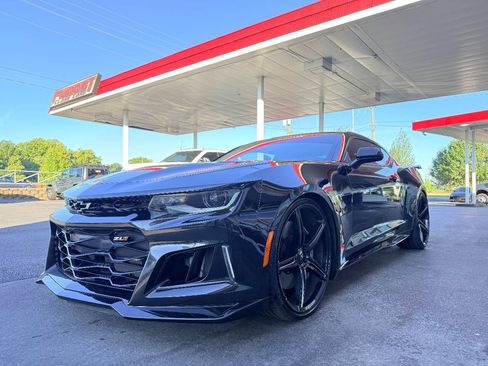 Used 2019 Chevrolet Camaro ZL1 RWD image 15